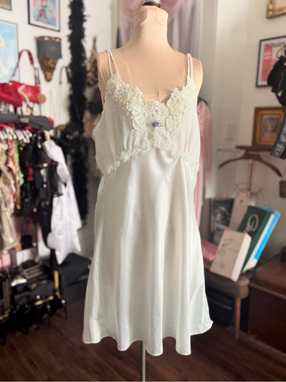 Vintage 1990’s Women's Lace-Trim Slip Dress - Picture 4 of 8